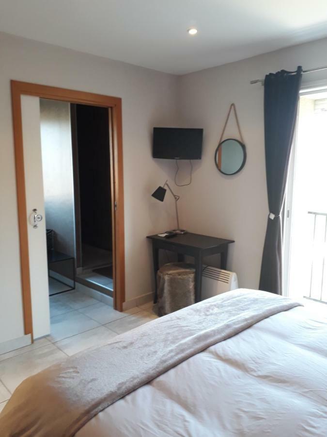 Guest House Domaine Des Grouilleres Saint-Clair-du-Rhone Bagian luar foto