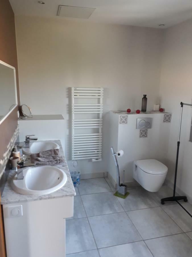 Guest House Domaine Des Grouilleres Saint-Clair-du-Rhone Bagian luar foto