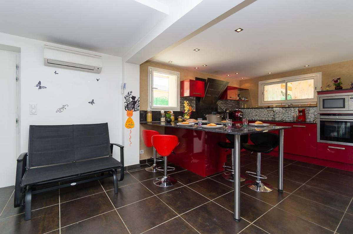 Guest House Domaine Des Grouilleres Saint-Clair-du-Rhone Bagian luar foto